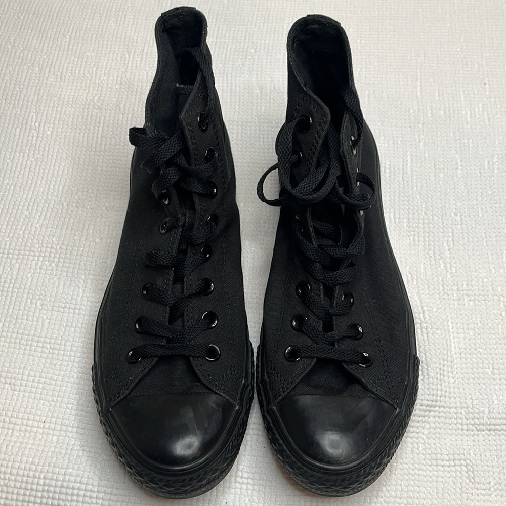 Black Converse. 8.5 Men.